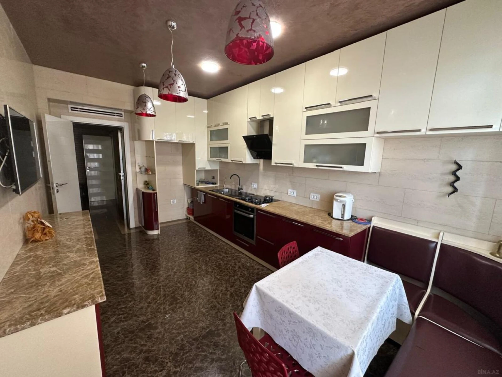 Kirayə verilir 3 otaqlı mənzil 153 m²
