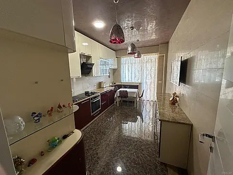 Kirayə verilir 3 otaqlı mənzil 153 m²