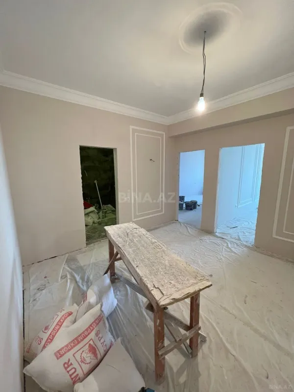 Satılır 4 otaqlı mənzil 240 m²