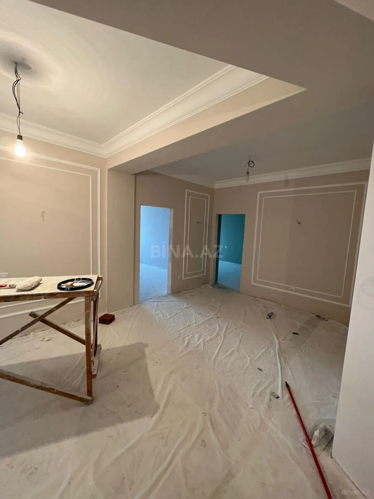 Satılır 4 otaqlı mənzil 240 m²