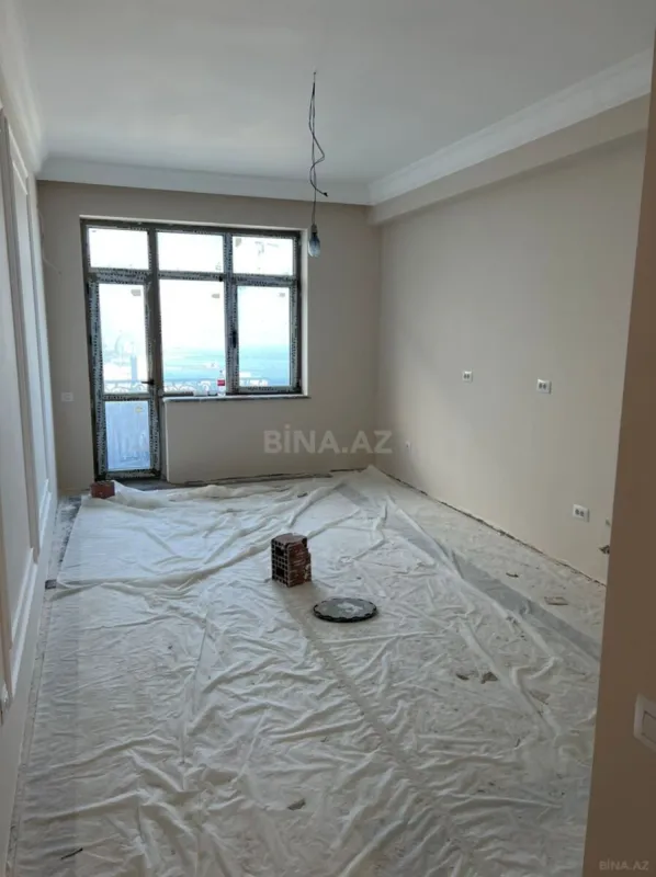Satılır 4 otaqlı mənzil 240 m²