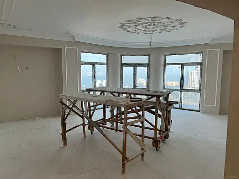Satılır 4 otaqlı mənzil 240 m²