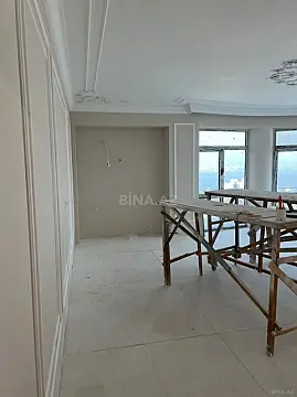 Satılır 4 otaqlı mənzil 240 m²