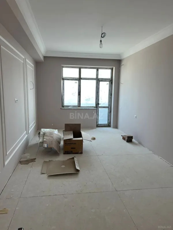 Satılır 4 otaqlı mənzil 240 m²