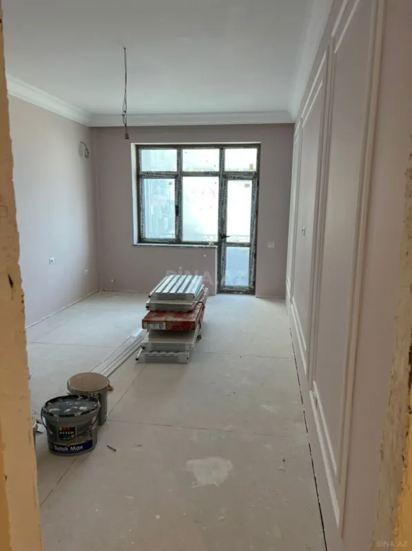 Satılır 4 otaqlı mənzil 240 m²