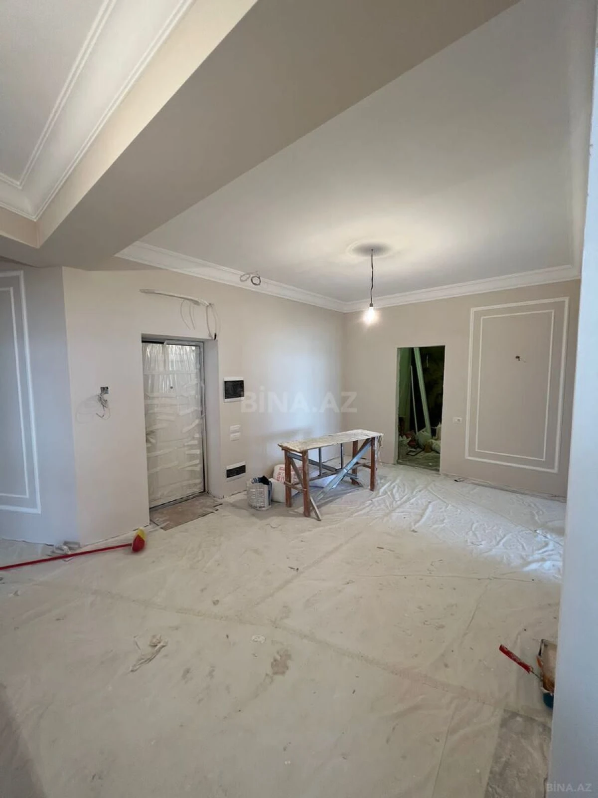 Satılır 4 otaqlı mənzil 240 m²