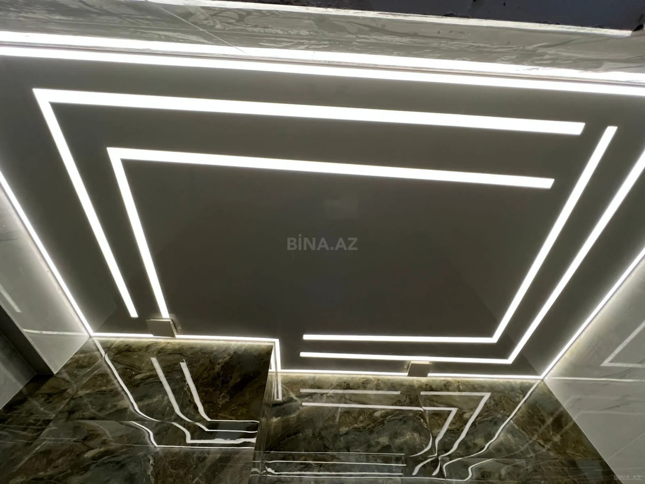 Satılır 4 otaqlı mənzil 240 m²