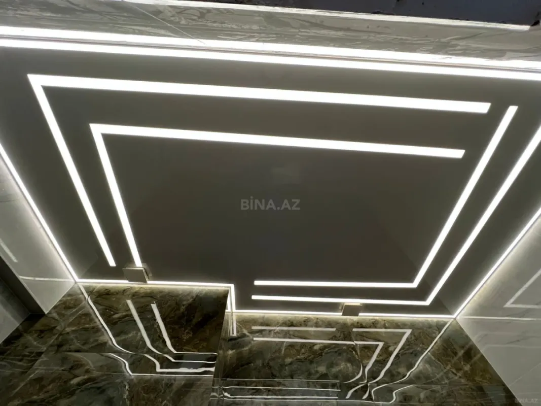 Satılır 4 otaqlı mənzil 240 m²