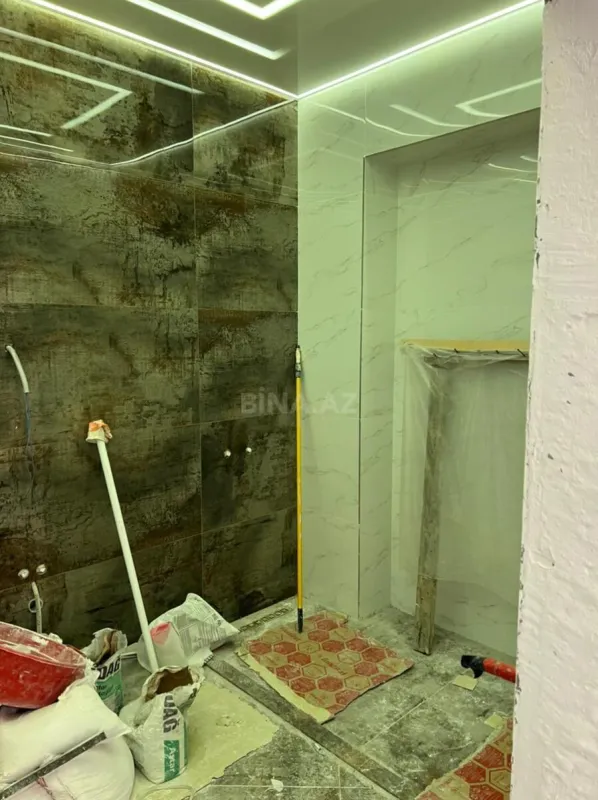 Satılır 4 otaqlı mənzil 240 m²