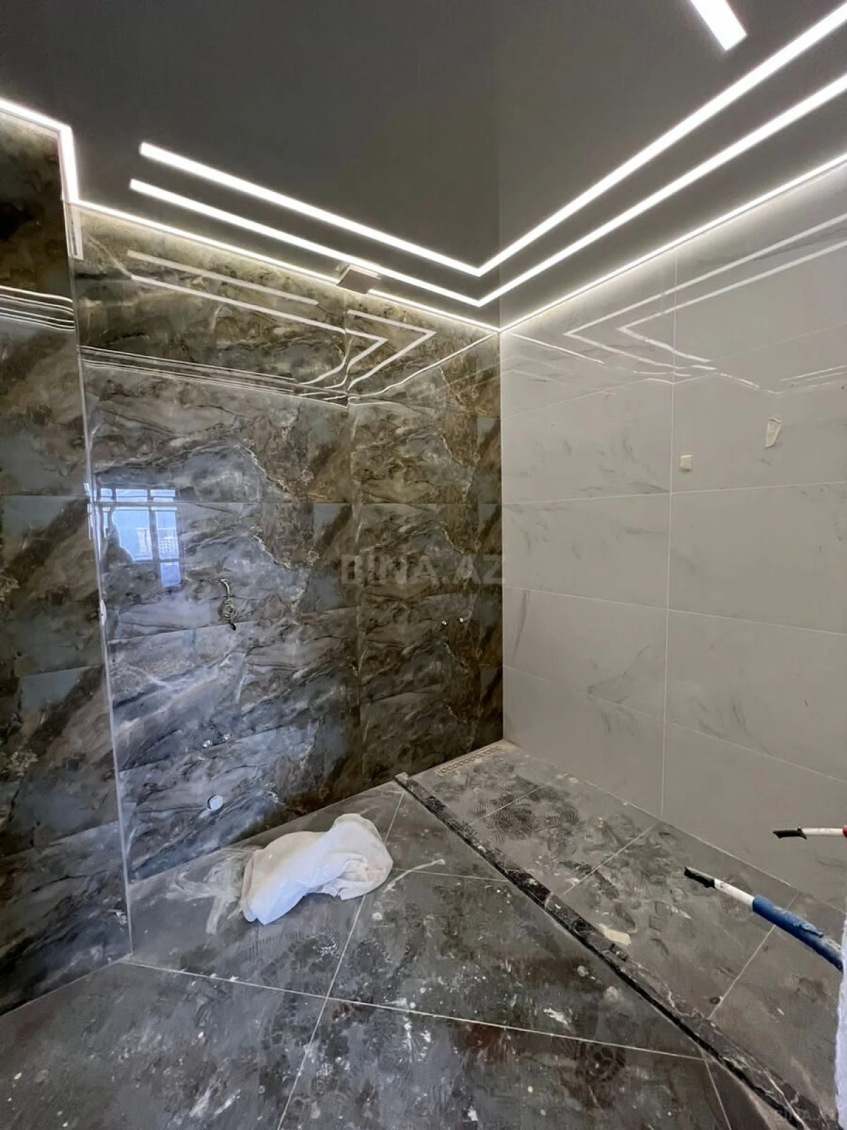 Satılır 4 otaqlı mənzil 240 m²