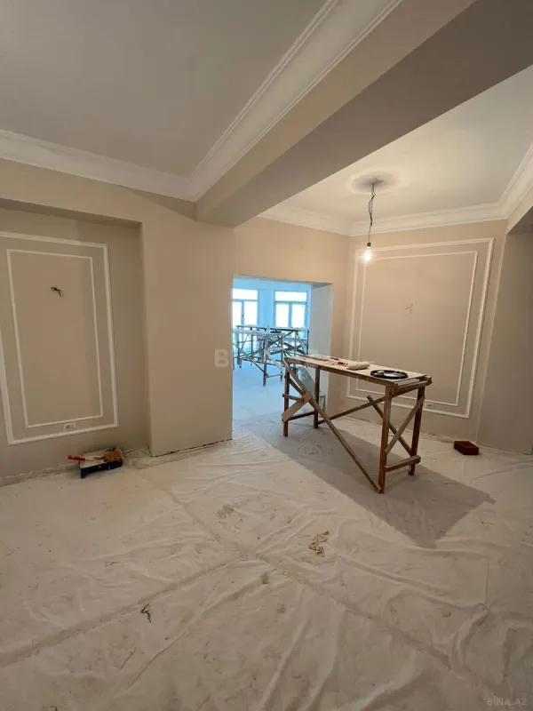 Satılır 4 otaqlı mənzil 240 m²