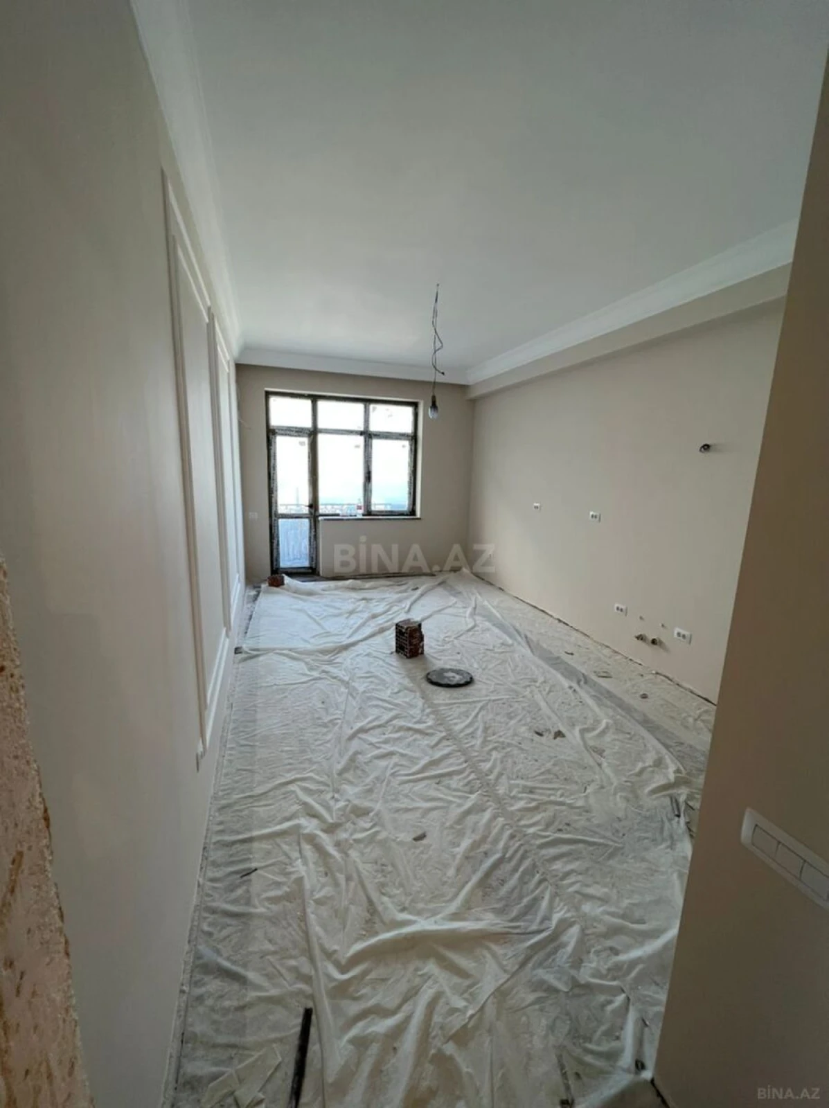 Satılır 4 otaqlı mənzil 240 m²