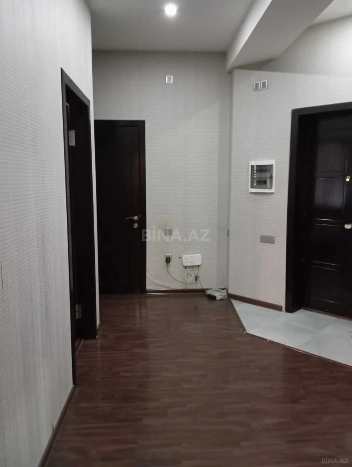 Kirayə verilir 2 otaqlı mənzil 90 m²