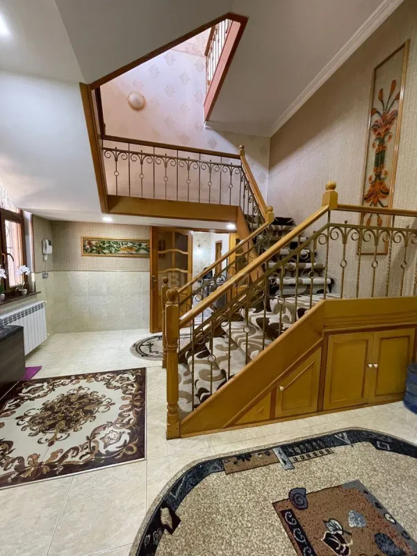 Satılır 6 otaqlı həyət evi 250 m²