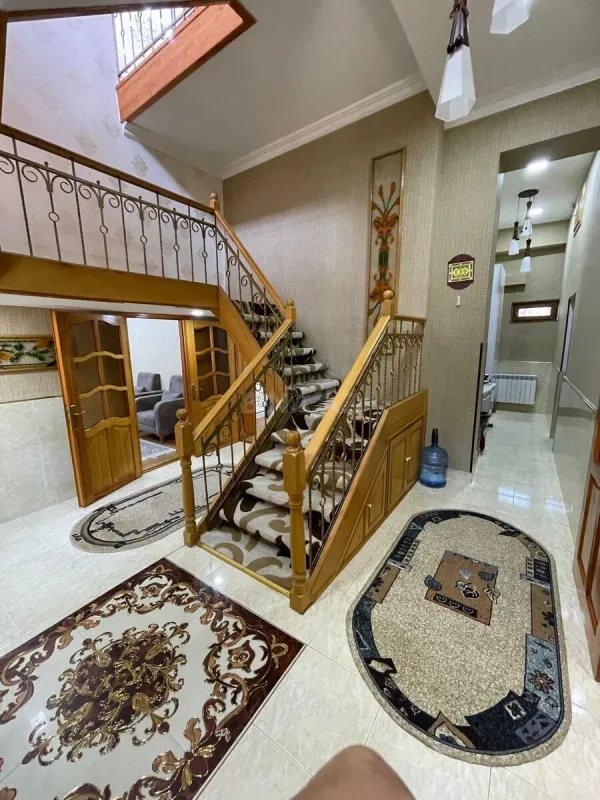 Satılır 6 otaqlı həyət evi 250 m²