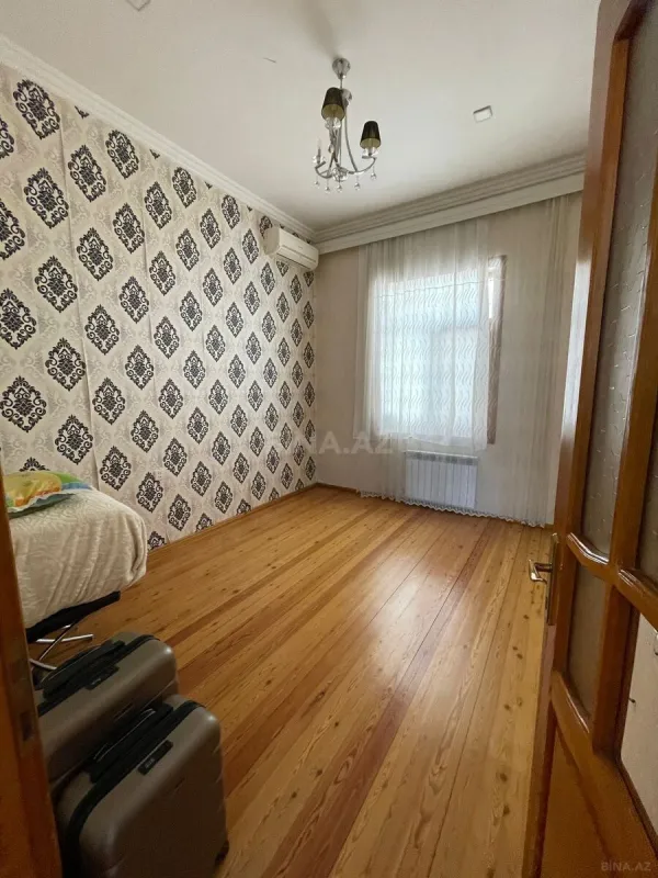 Satılır 6 otaqlı həyət evi 250 m²