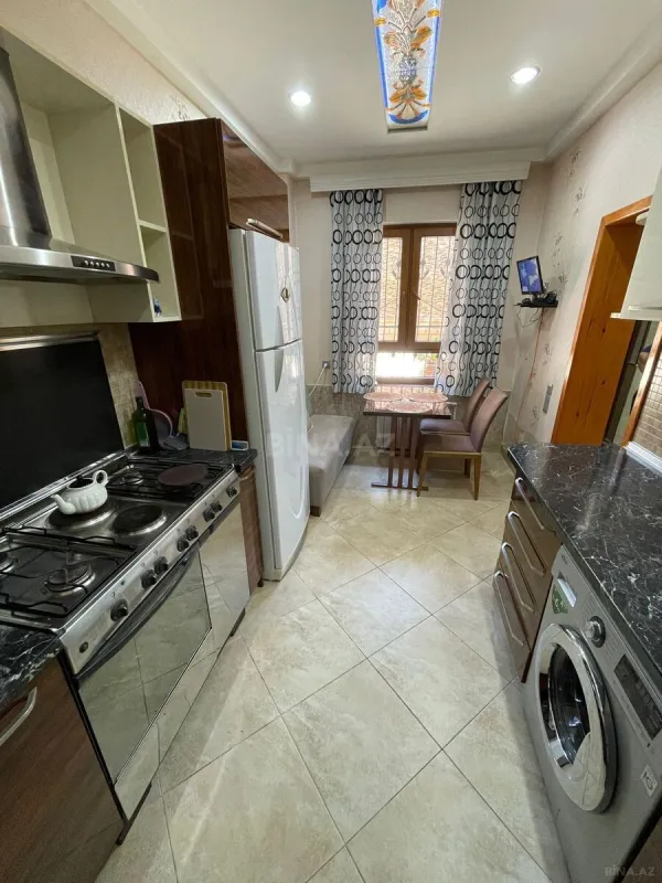 Satılır 6 otaqlı həyət evi 250 m²