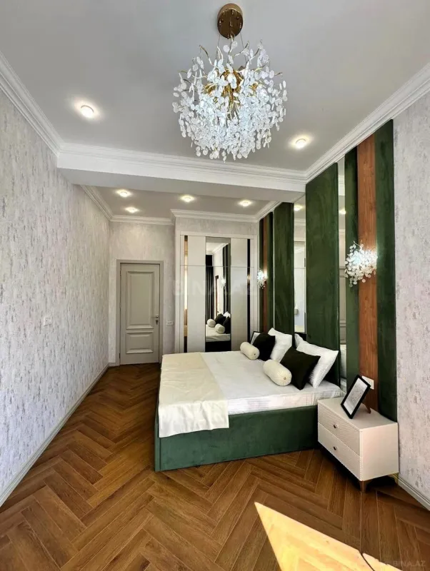 Satılır 4 otaqlı mənzil 160 m²