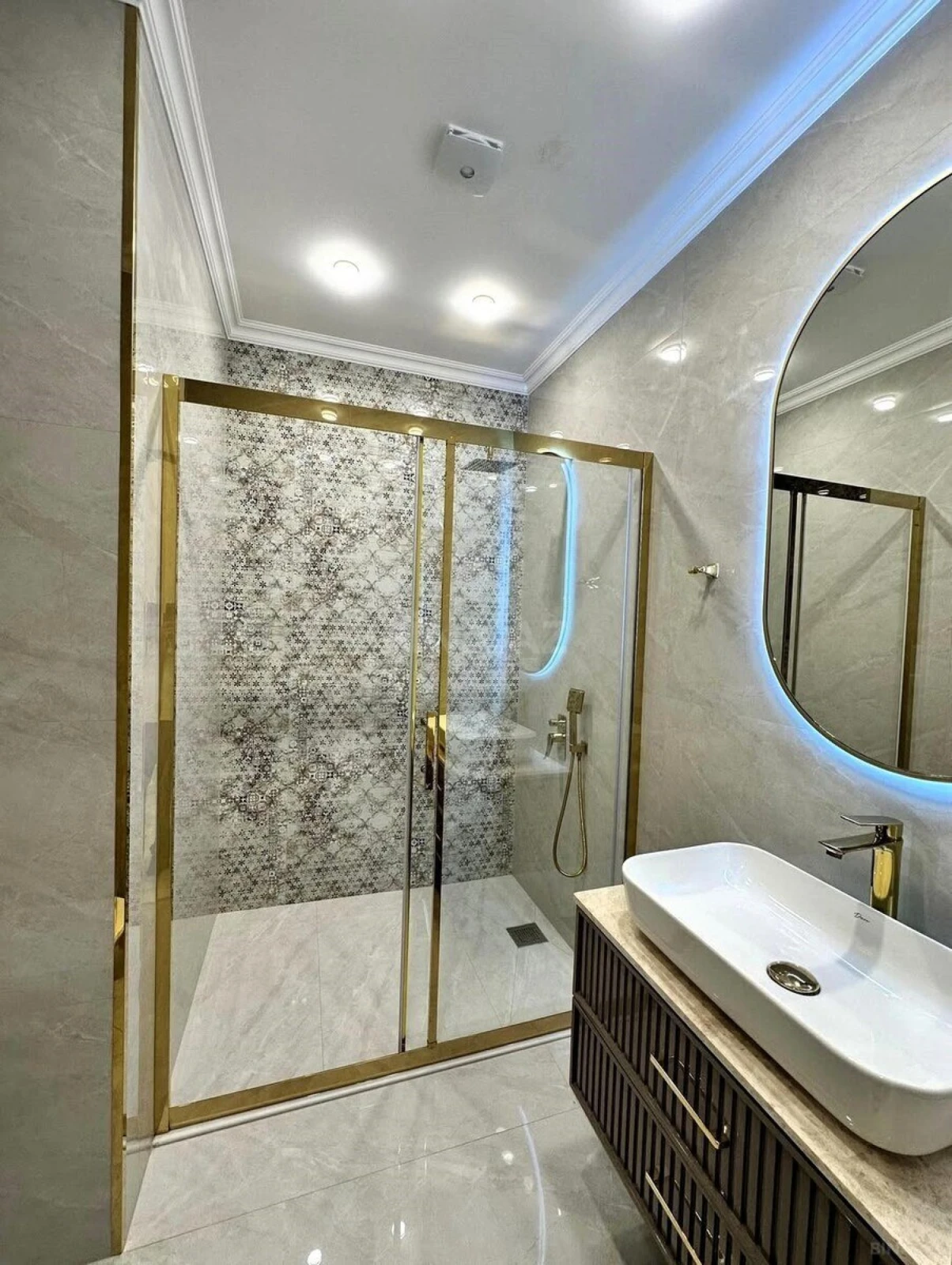 Satılır 4 otaqlı mənzil 160 m²