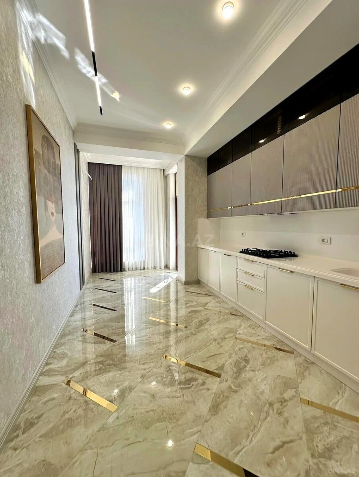 Satılır 4 otaqlı mənzil 160 m²
