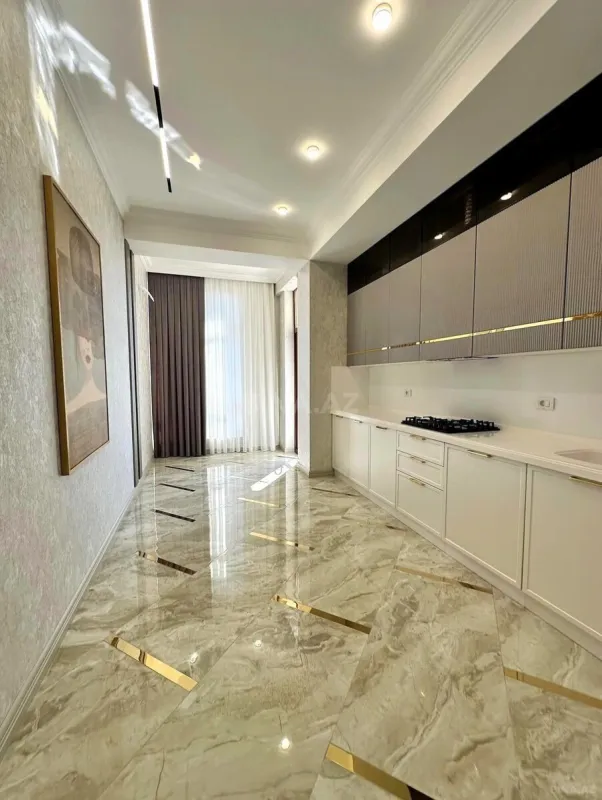 Satılır 4 otaqlı mənzil 160 m²