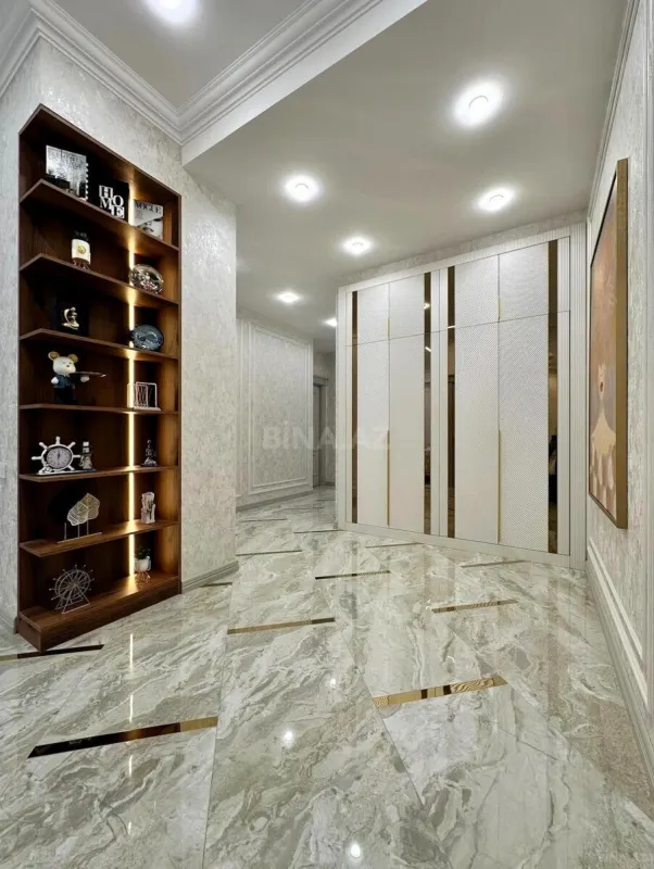 Satılır 4 otaqlı mənzil 160 m²