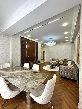 Satılır 4 otaqlı mənzil 160 m²