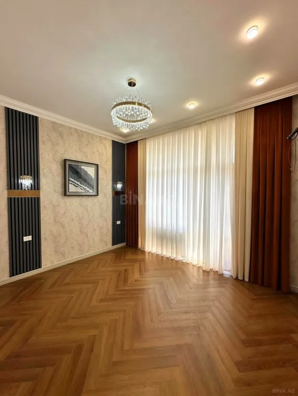Satılır 4 otaqlı mənzil 160 m²