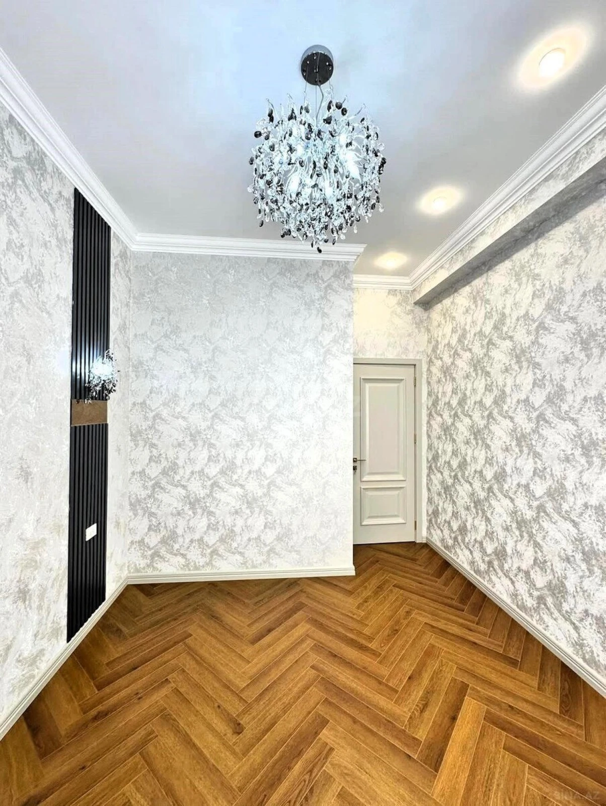 Satılır 4 otaqlı mənzil 160 m²