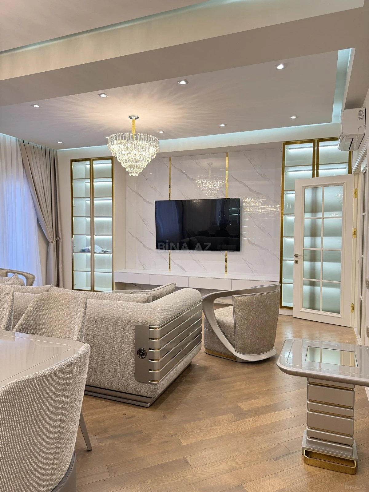 Kirayə verilir 3 otaqlı mənzil 145 m²