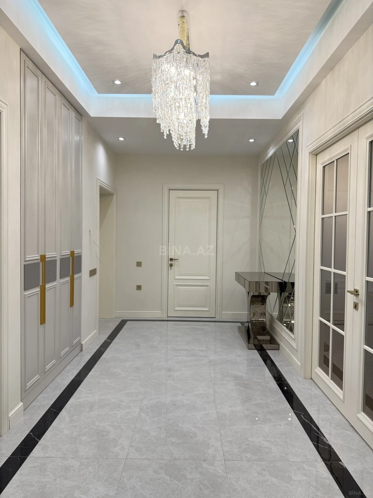 Kirayə verilir 3 otaqlı mənzil 145 m²