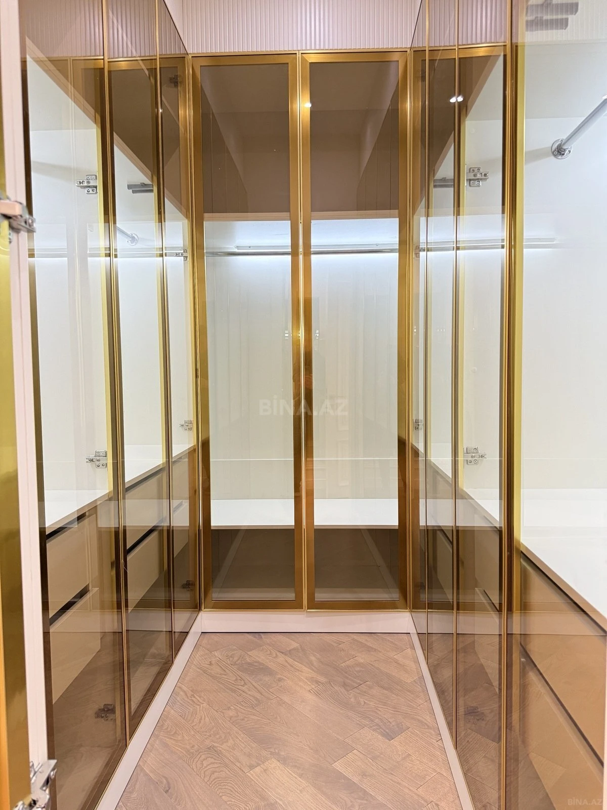 Kirayə verilir 3 otaqlı mənzil 145 m²