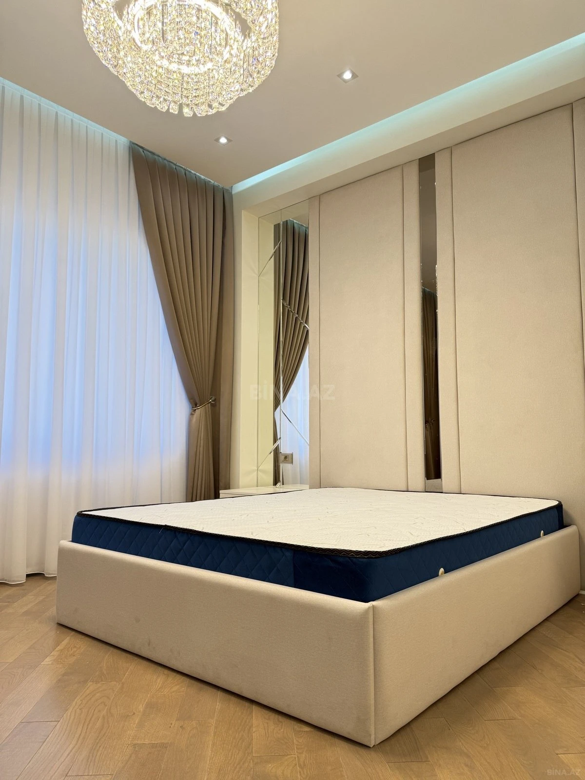 Kirayə verilir 3 otaqlı mənzil 145 m²