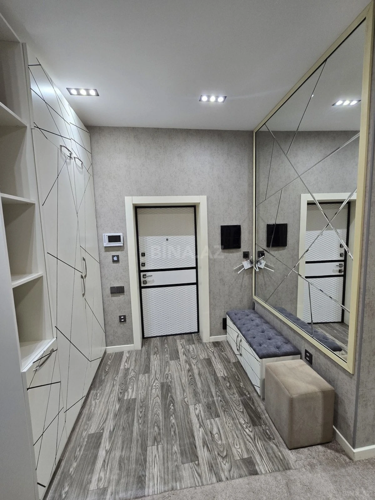 Kirayə verilir 3 otaqlı mənzil 150 m²