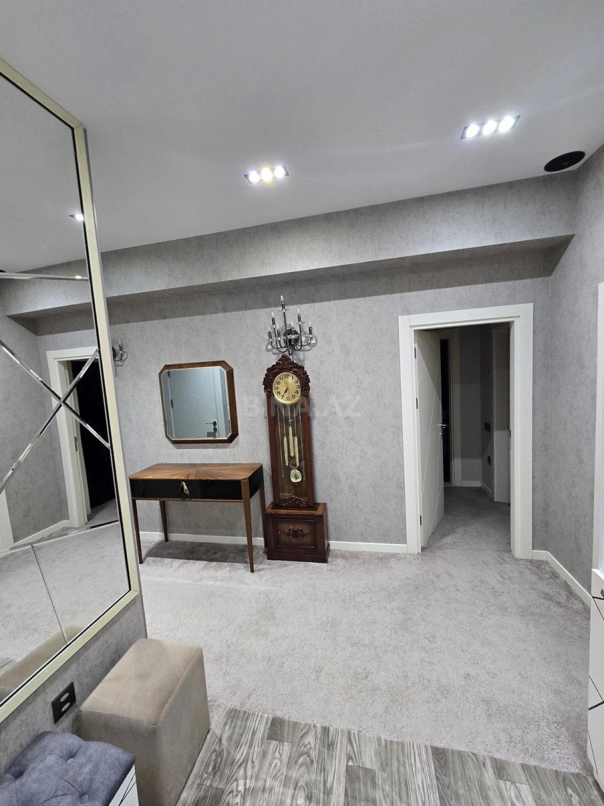 Kirayə verilir 3 otaqlı mənzil 150 m²