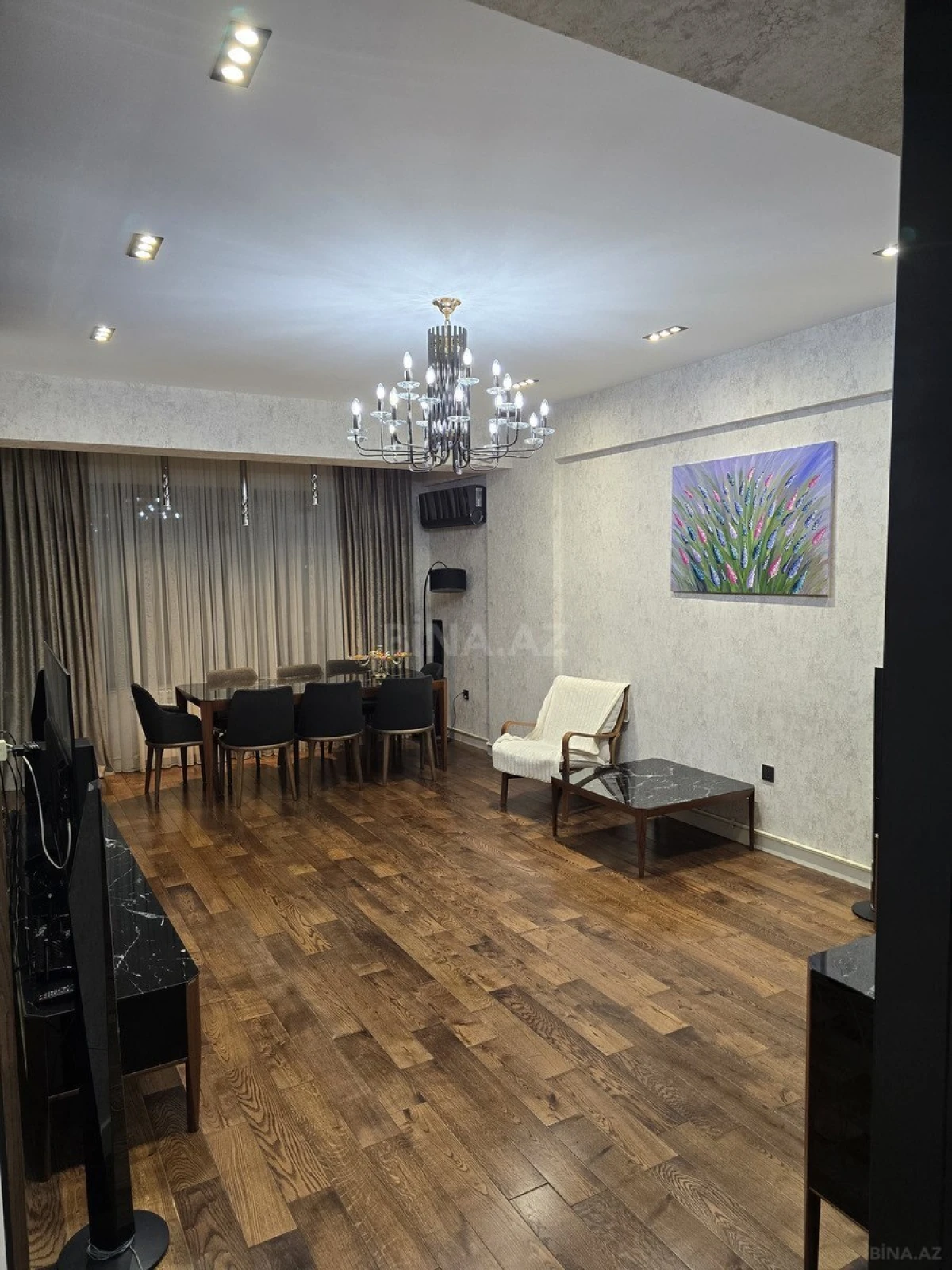 Kirayə verilir 3 otaqlı mənzil 150 m²