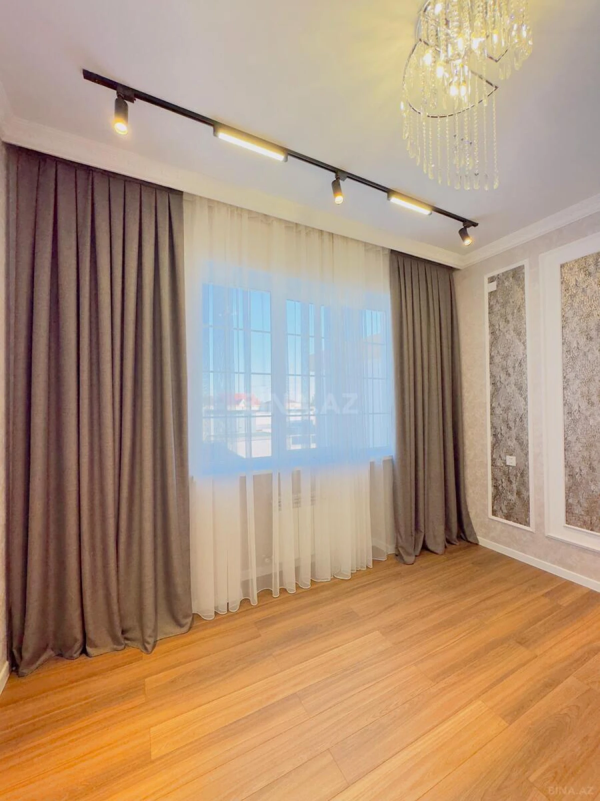 Satılır 4 otaqlı həyət evi 200 m²