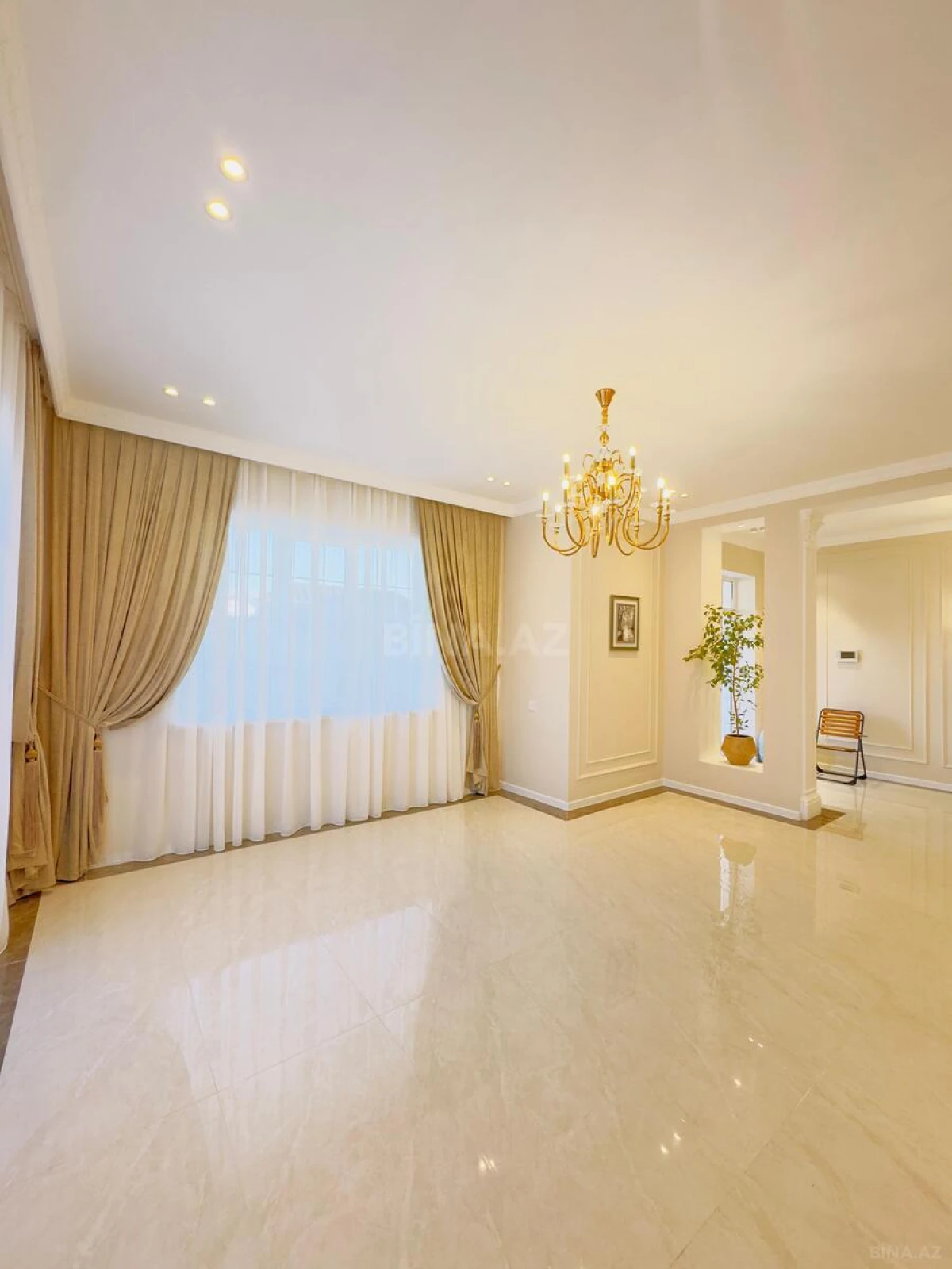 Satılır 4 otaqlı həyət evi 200 m²