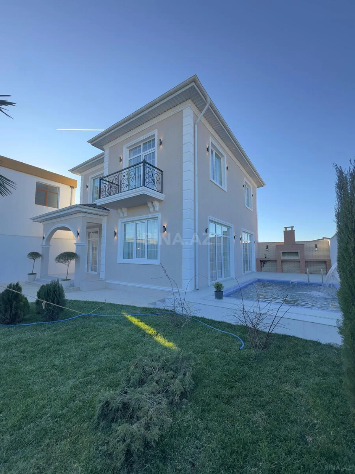 Satılır 4 otaqlı həyət evi 200 m²