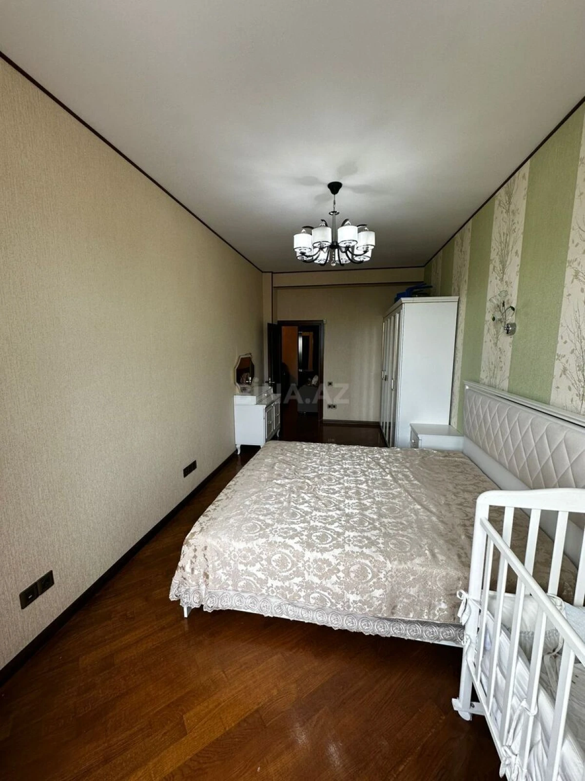 Satılır 3 otaqlı mənzil 124 m²