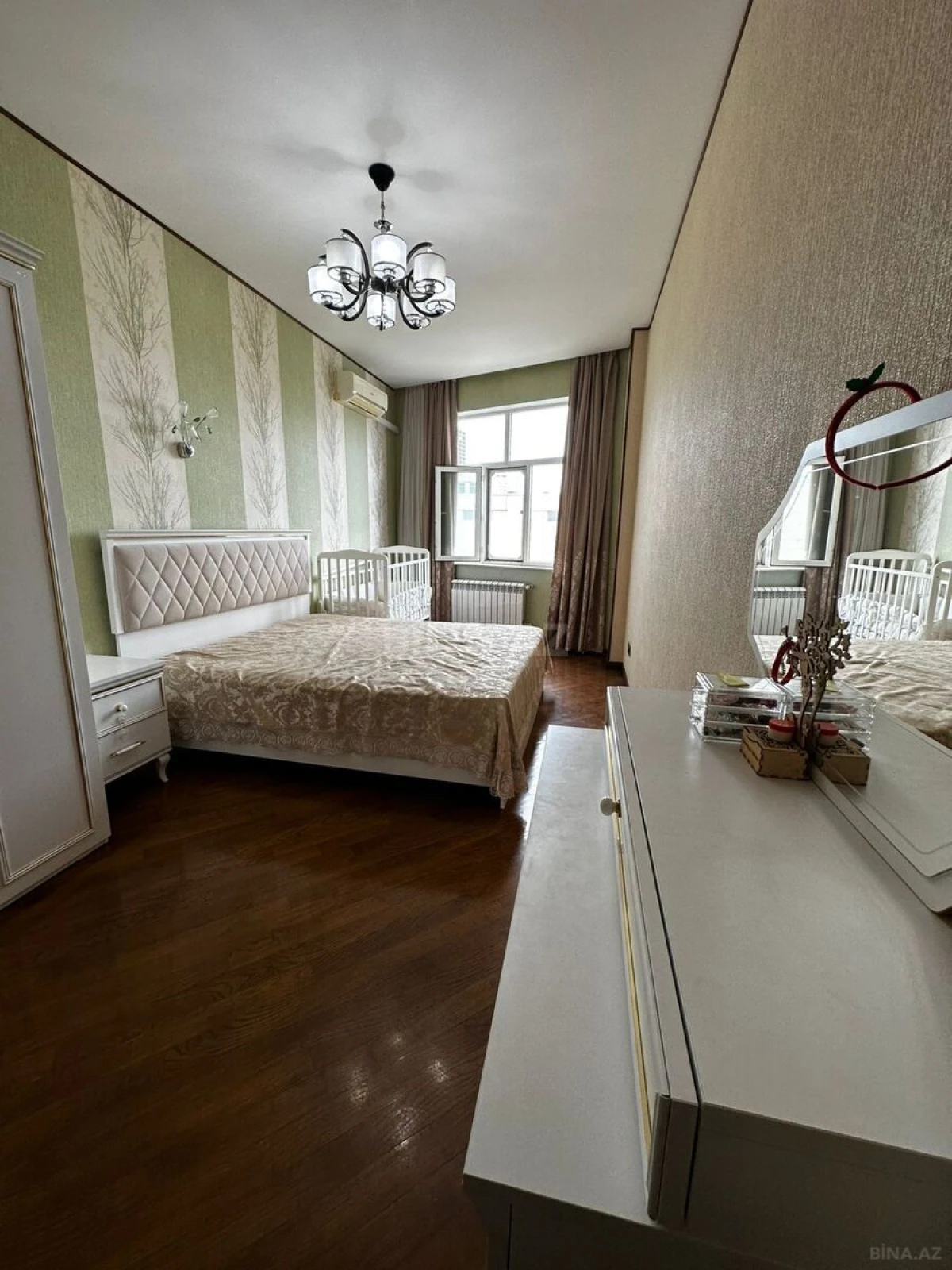 Satılır 3 otaqlı mənzil 124 m²