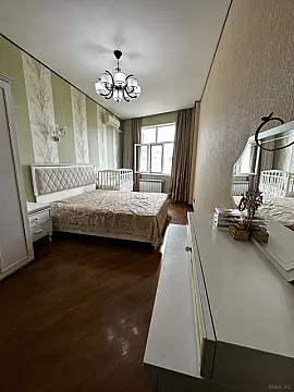 Satılır 3 otaqlı mənzil 124 m²