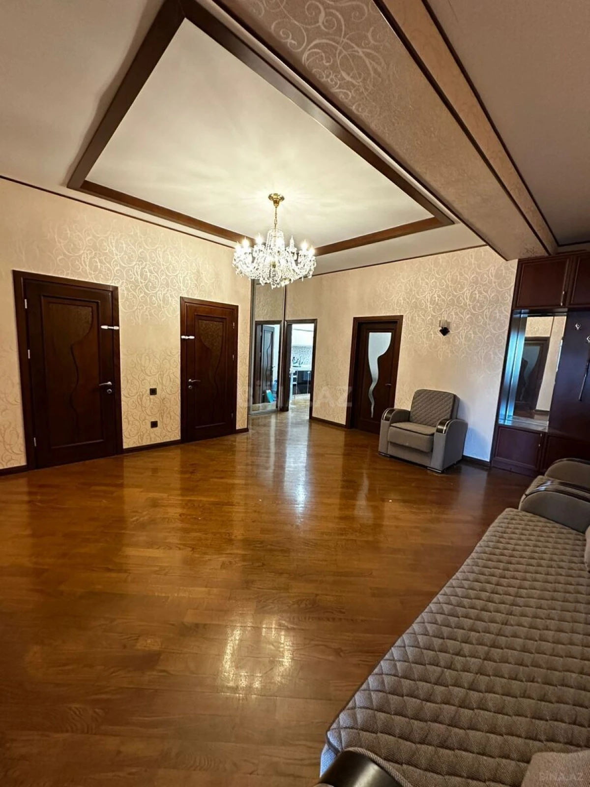 Satılır 3 otaqlı mənzil 124 m²