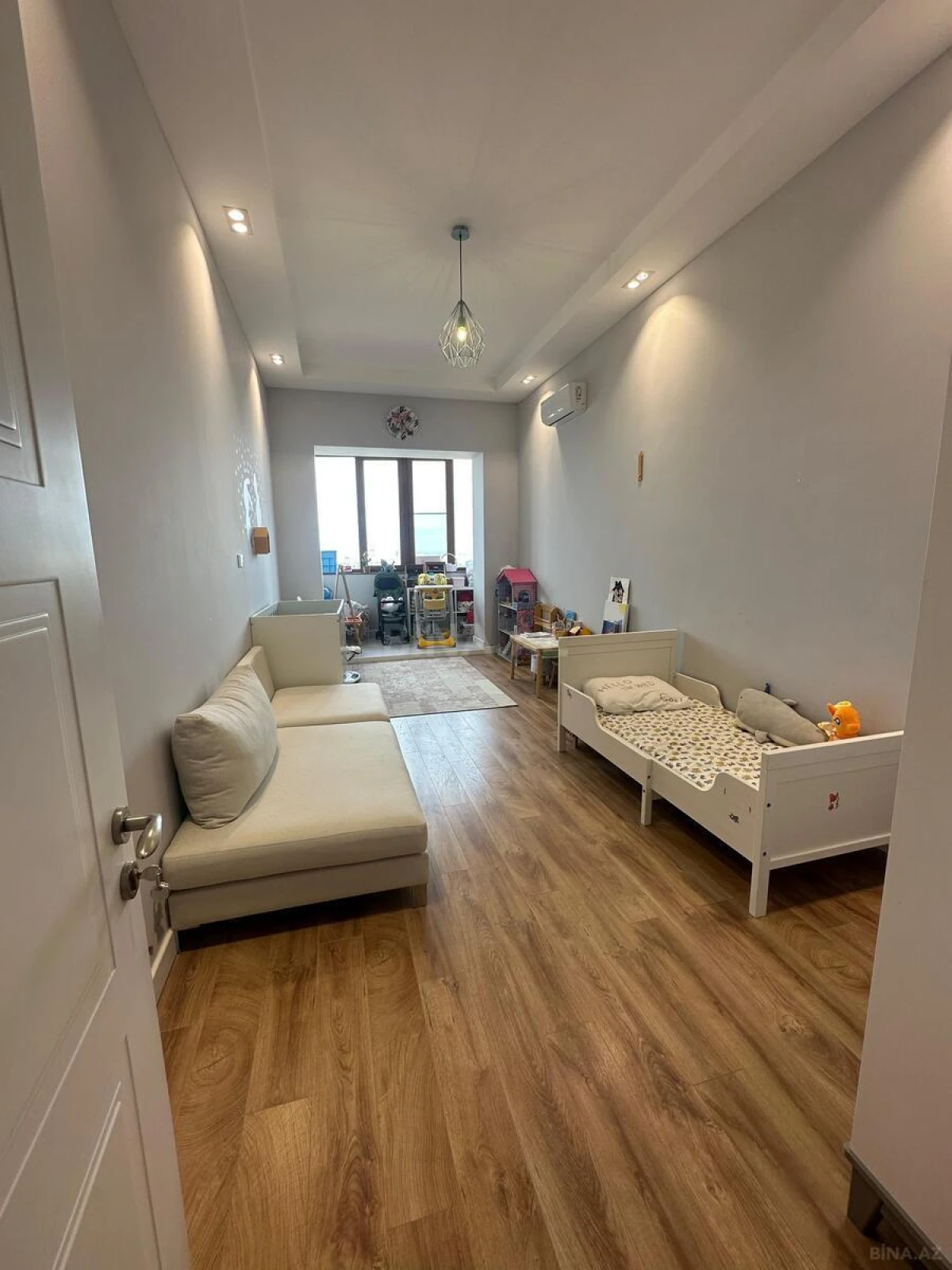 Satılır 3 otaqlı mənzil 155 m²