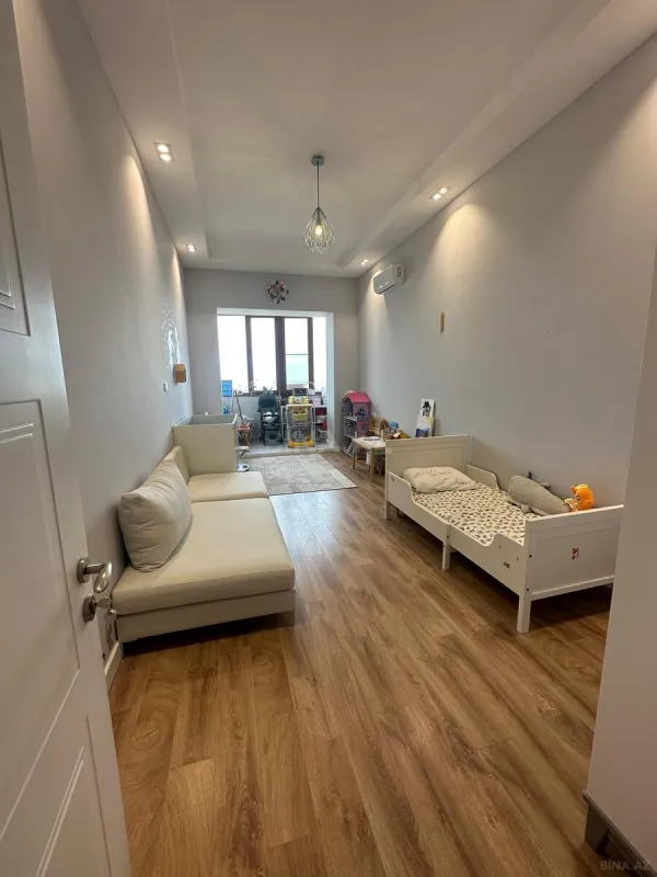 Satılır 3 otaqlı mənzil 155 m²