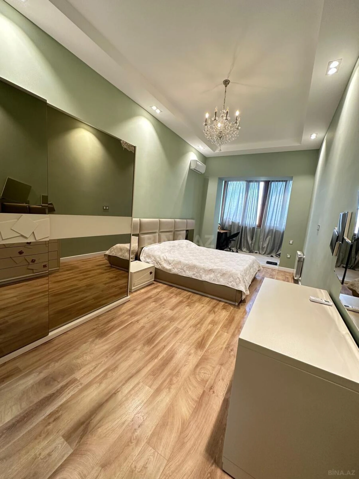 Satılır 3 otaqlı mənzil 155 m²