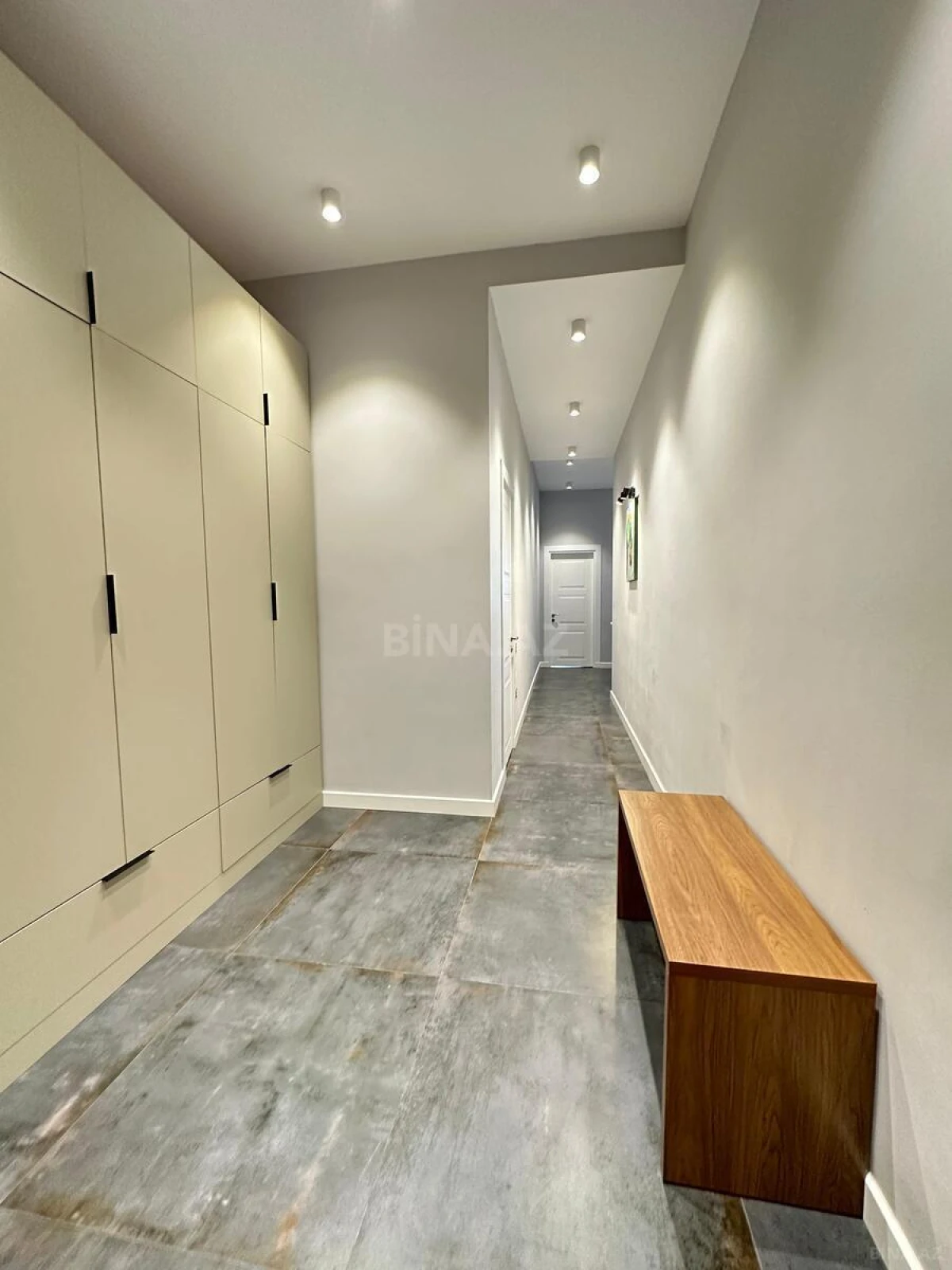 Satılır 3 otaqlı mənzil 155 m²