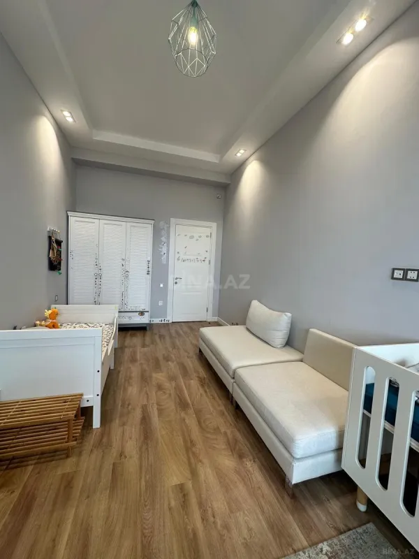 Satılır 3 otaqlı mənzil 155 m²