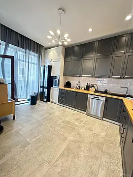 Satılır 3 otaqlı mənzil 155 m²