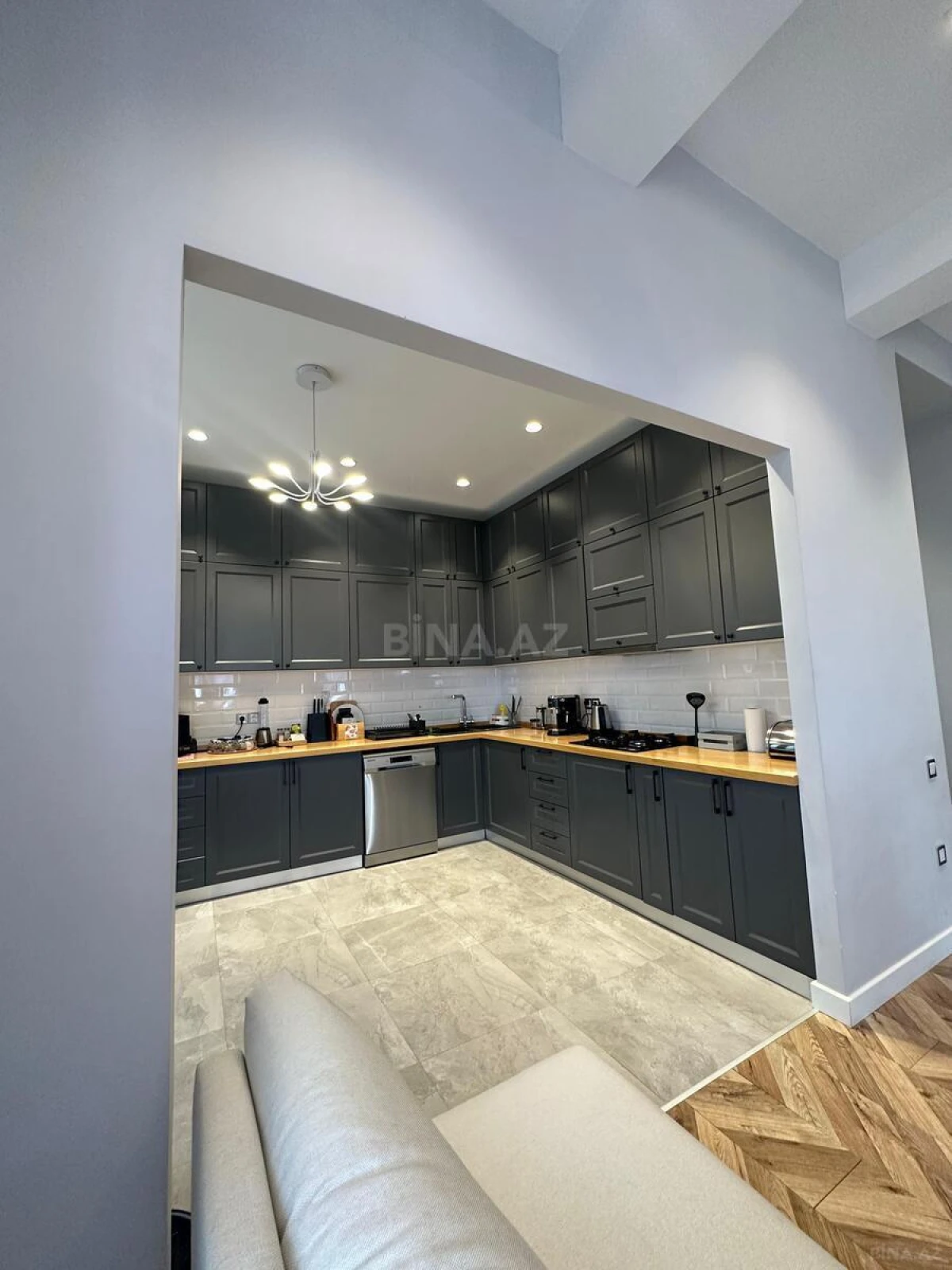 Satılır 3 otaqlı mənzil 155 m²